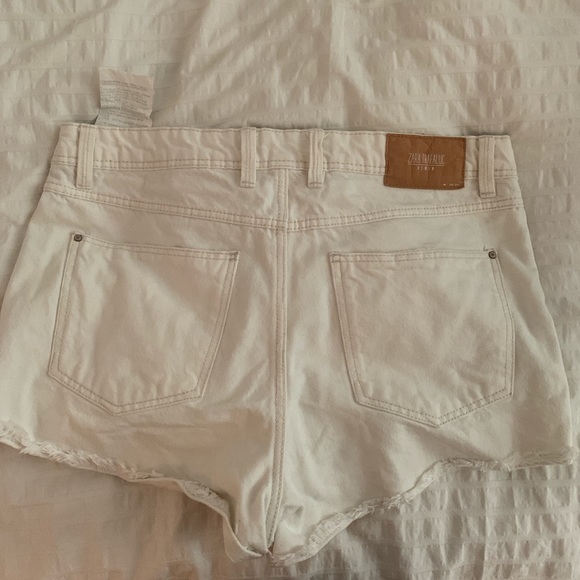 Zara white jean shorts - Picture 3 of 4